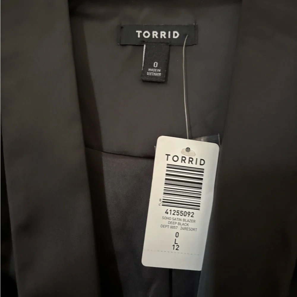 Torrid Classic Satin Black Blazer, Fully Lined NWT Size 12 - Picture 2 of 3